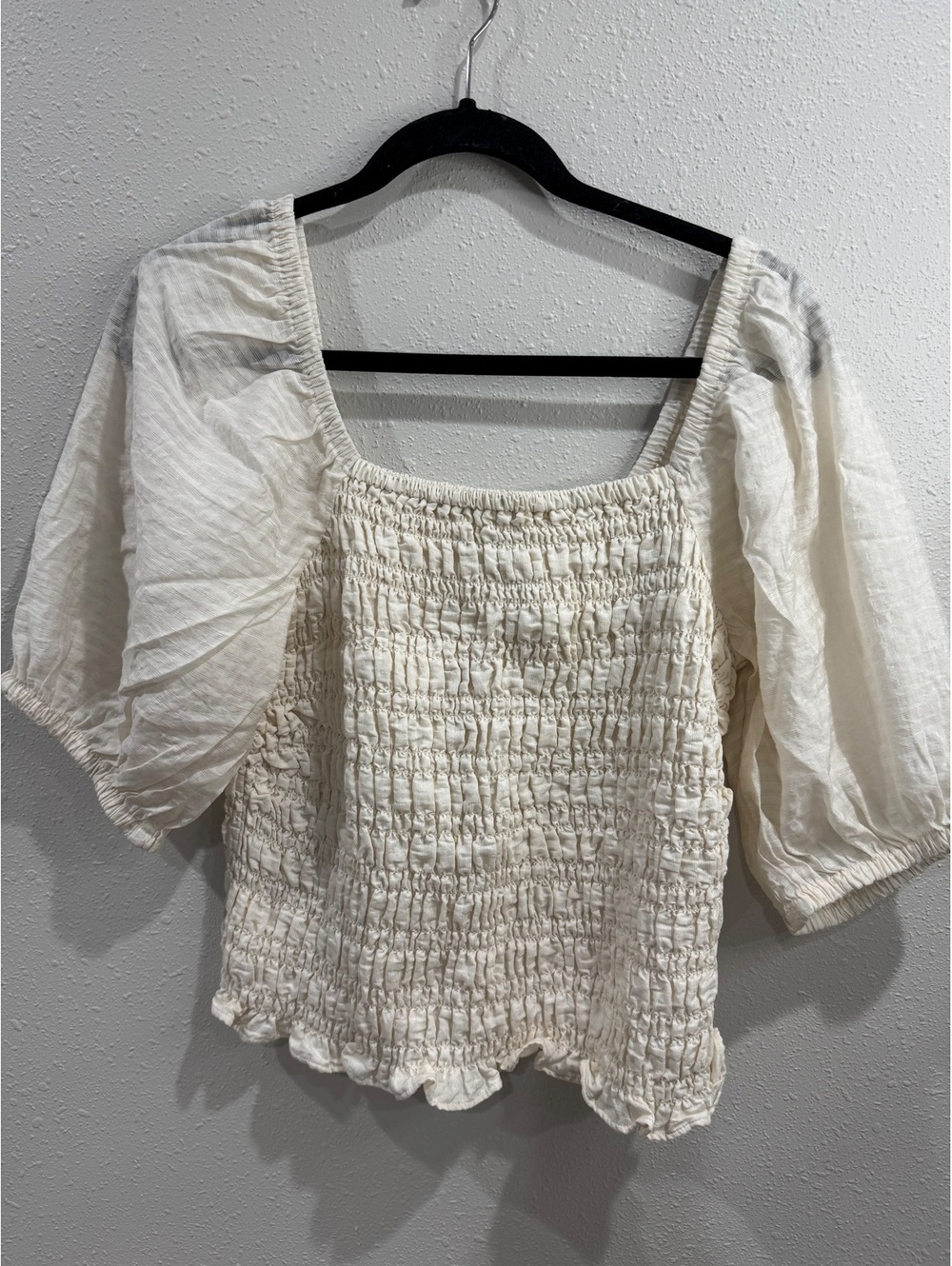 Old Navy Women’s Size L Ivory Smocked Square Neck Puff Sleeve Top